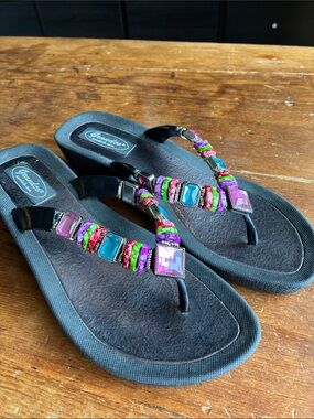 Y2K Gemstone Beaded Wedge Flip-Flops – Size 8